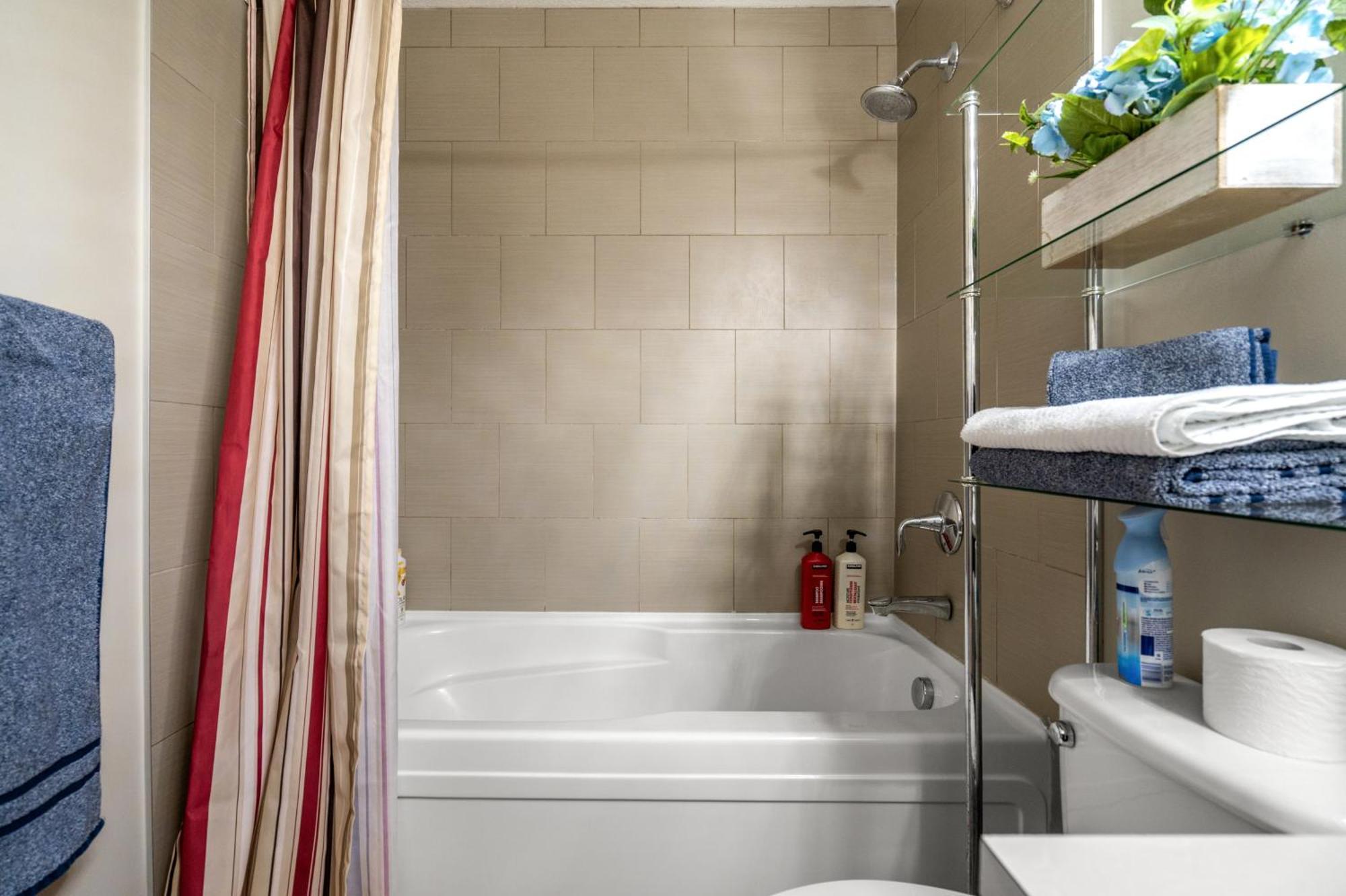 City Centre Retreat - 1Br Condo With Desk YYC Eksteriør bilde