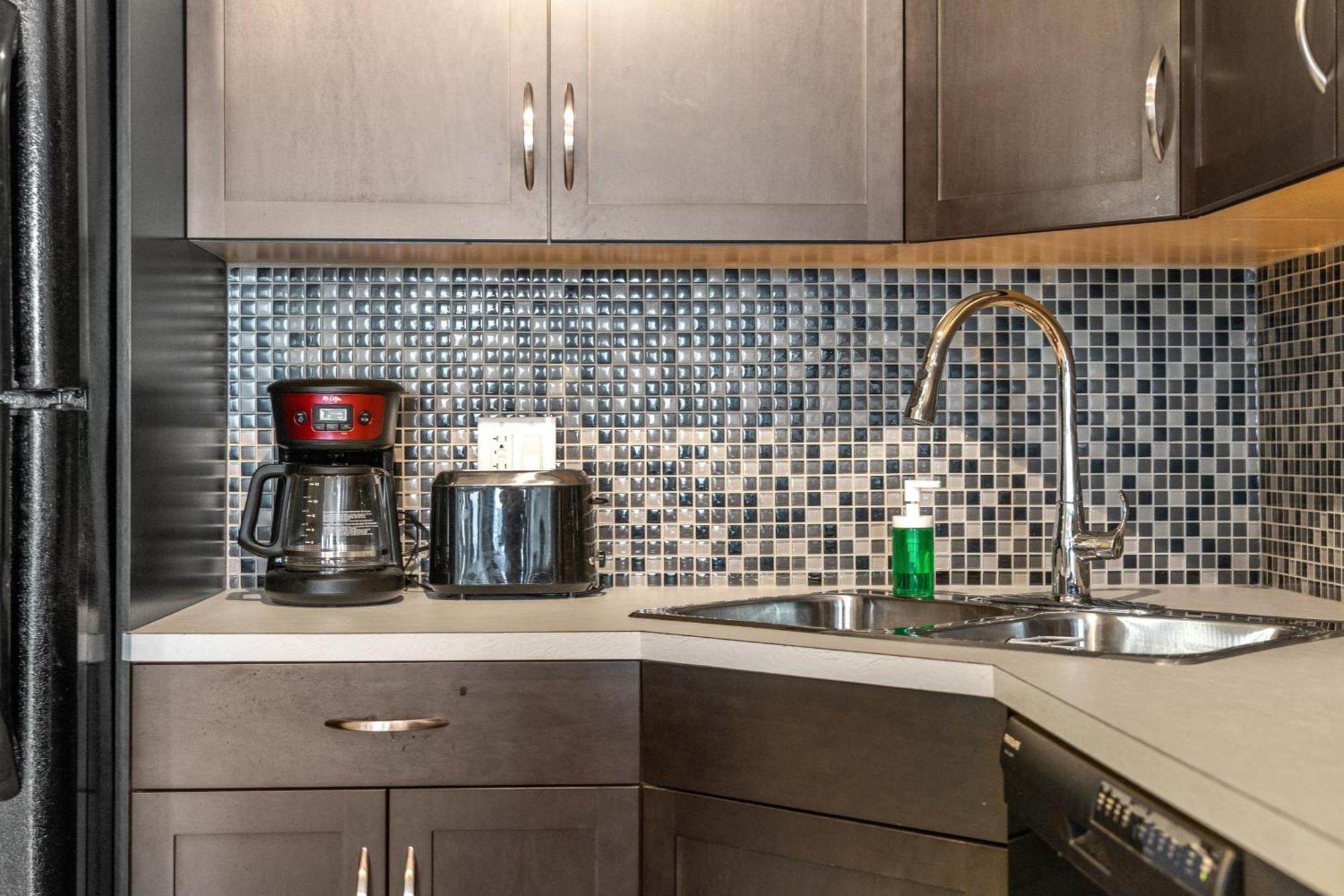 City Centre Retreat - 1Br Condo With Desk YYC Eksteriør bilde