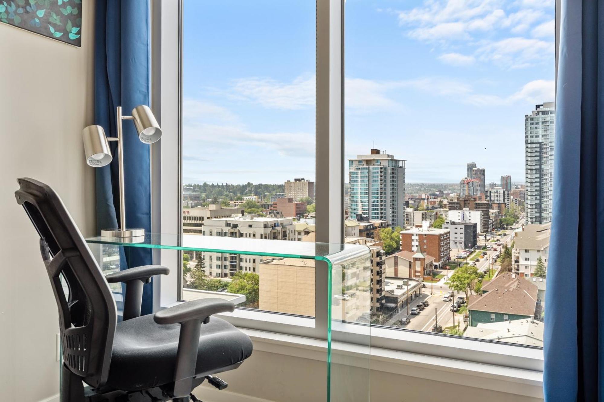 City Centre Retreat - 1Br Condo With Desk YYC Eksteriør bilde